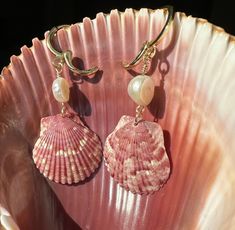 Add coastal flair with these unique shell earrings. 𓇼 Natural freshwater pearls 𓇼  𓇼 18K Gold Plated hoops 𓇼 𓇼 Hand Picked Shells 𓇼 Did you know that no two shells are the same? Every shell is as unique as a fingerprint, guaranteeing that each pair of earrings is one-of-a-kind, just like you! Seashell Earrings, Shell Jewelry, Shell Earrings, Jewelry Inspo, Hand Picked, Favorite Jewelry, Jewelry Pieces, Freshwater Pearls, Jewelry Earrings Dangle