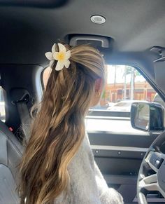 these flower claw clips are so cute for spring 🌸 #clip #hairstyles #halfuphalfdown #spring Flower Claw Clips, Brit Harvey, Simple Beauty Routine, Flower Claw Clip, Flower Hair Claw, Comfy Casual Outfits, Blowout Hair, Spring Hairstyles