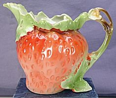 Royal Bayreuth Figural Strawberry Creamer Fruit Pottery, Strawberry Social, Strawberry Items, Fruity Design, White Blossom, Sculpture Ceramic