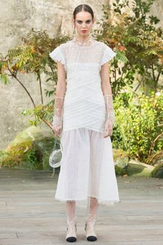 Chanel Spring 2018 Ready-to-Wear collection, runway looks, beauty, models, and reviews. Spring Ready To Wear, Fashion Inspiration Design, Runway Looks, Vogue Paris, Vintage Chanel, Lace Skirt, Fashion Show, Ready To Wear