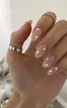 Nail Inspo Crystal, Short Nails With Rhinestones Simple, Surgery Nails, Jeweled Nails Designs, Rhine Stone Nails, Short Nails With Rhinestones, Hailey Core, Nails With Pearls, Nail Party