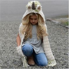 This cute Kids Unicorn Hat & Scarf will delight your child for sure! It's adorned with cute little ears and horn along with a colorful mane. No girl can resist it! You can be sure, your child will love to wear it! Unique design is combined with soft material that keep kids warm and cozy in the fall or winter. Keep ears and fingers nice and warm Our Kids Unicorn Hat & Scarf is handcrafted and designed to give comfort and warmth to your kid. The hood and scarf are seamed as one piece for warmth an Horse Crochet, Unicorn Hat, Cowl Crochet, Fox Animal, Christmas Look, Animal Hoodie, Cozy Scarf, Hooded Scarf, Unicorn Lover