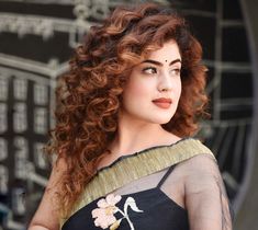 Curly Hairstyle for Silk Saree Curly Hair Indian, Curly Indian Hair, Haircuts For Frizzy Hair, Updo Easy, Hairstyles Anime, Hairstyles School, Anime Hairstyles, Wavy Hairstyles Medium, Hairstyle Short