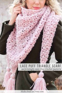 a woman wearing a pink crochet scarf with tassels on it and the text lace puff triangle scarf