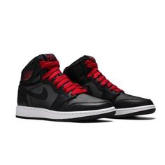 The Air Jordan 1 Retro High Og 'Black Gym Red' Brings A Familiar Chicago Bulls Look To The Classic Silhouette. The Shoe's Upper Is Built With Black Leather, Accented By Gym Red On The 'Wings' Logo And Laces. Underfoot, The White Air Midsole Provides Cushioning And Contrast, With A Black Concentric Outsole Providing Traction. Sku: 555088 060 Colorway: Black/Metallic Silver/Gym Red/Black Release Date: 1/18/20 Good Used Condition. Minor Abrasion To Satin On Toe Box, Small Creases And Scratches Throughout, And Faint Dirt On Midsole. Also Interior Shows Moderate Wear. See Pics For Condition. Willing To Add More Pics Upon Request. Please Note: I Photograph All Items In Indoor Warm Light, And Y Wings Logo, Air Jordan 1 Retro High Og, Air Jordan 1 Retro High, Air Jordan 1 Retro, Jordan 1 Retro High, Jordan 1 Retro, Black Metallic, Classic Silhouette, Chicago Bulls