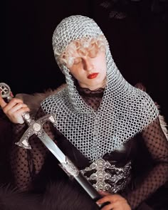 Incandescentkiki on instagram Knight Costume Halloween, Female Knight Photography, Knight Aesthetic Outfit, Knight Core Aesthetic, Knight Outfit Female, Medieval Knight Outfit, Knight Costume Women, Female Medieval Outfit