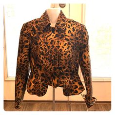 Nwot Worth Petites Cheetah Print Blazer. Beautiful Dress Blazer With Shiny Gold Throughout. There Are Three Concealed Closures And One Exposed Black Button. A High End Blazer Beautiful With Any Black Dress/Skirt. Womens Worth, Dress Blazer, Printed Blazer, Blazer Dress, Black Button, Colored Blazer, Beautiful Dress, Cheetah Print, Blazer Suit