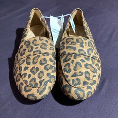 Old Navy Loafers In Leopard Print With Memory Foam Cushioned Insoles. Never Worn. Spotless Soles. Tags Are A Little Dirty But It Has No Effect On The Actual Shoes. Womens Loafers Black, Navy Ballet Flats, Cheetah Print Flats, Navy Loafers, Pointed Flats Shoes, Brown Leather Flats, Comfy Flats, Streetwear Shoes, Leopard Flats