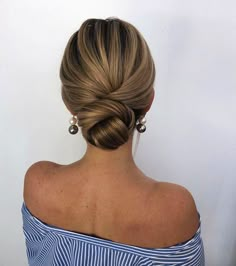 Previous Next #3b hairstyle ideas #long hairstyle ideas 2018 #15 hairstyle ideas #hairstyle ideas half up half down #hairstyle ideas for lehenga Previous Next Classic Bride Hair, Zicxa Photos, Sanggul Modern, Hairstyles Design, Wedding Hair Up, Mother Of The Bride Hair, Hair Upstyles, Bridal Hair Updo, Updos For Medium Length Hair