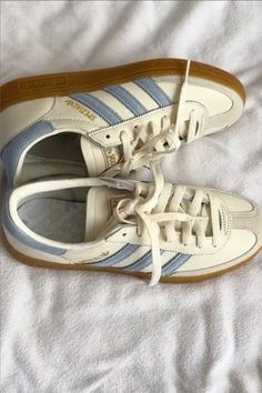 Trendy Shoes Sneakers, Dr Shoes, Preppy Shoes, Pretty Shoes Sneakers, Shoe Wishlist, Adidas Spezial, Cute Nike Shoes, Cute Sneakers, Hype Shoes