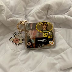 a keychain with an image of prince harry potter on it