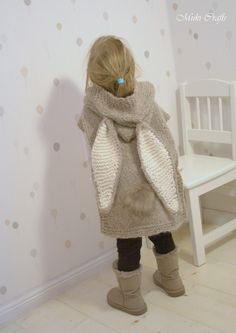 KNITTING PATTERN chunky hooded poncho Phoebe toddler by MukiCrafts                                                                                                                                                                                 More Hooded Poncho, Chunky Knitting Patterns, Haken Baby, Crochet Poncho, Knitting For Kids, Crochet Shawl, Baby Knitting Patterns, Knitting Inspiration, Lany