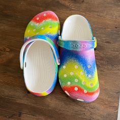 Classic Spray Dye Clog Multicolor Round Toe Clogs For Beach, Spring Multicolor Clogs With Cushioned Footbed, Multicolor Flat Clogs For Summer, Summer Multicolor Round Toe Clogs, Multicolor Slip-on Clogs For Spring, Spring Multicolor Flat Clogs, Multicolor Non-slip Clogs For Summer, Non-slip Multicolor Clogs For Summer, Summer Multicolor Non-slip Clogs