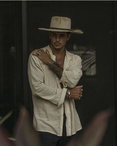 Africa Burn Outfits Men, Bohemian Outfit Men, Account Photo, Fashion For Men Over 40, Hat Outfit Men, Men Outfits Aesthetic, Bohemian Style Men, Look Boho Chic