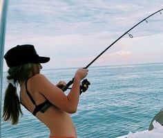 Cute Fishing Pictures, Fishing Girl Aesthetic, Fishing Aesthetic, Fishing Pics, Country Girl Aesthetic, Fishing Girl, Girls Fishing, Country Summer, Fishing Pictures