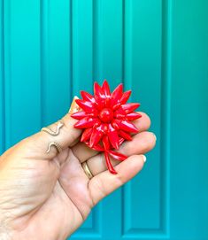 🌺🌿Vintage Groovy Red Enamel Daisy Flower Stemmed Pin/Brooch!  Enameled Metal-Vibrant Red. A wonderful vintage 1960's jewelry treasure!  **last photo shows other vintage jewelry available to purchase separately in my shop. ☀️It is in wonderful Vintage Condition! Pin mechanism works perfectly...enlarge photos to see details and condition.  ☀️It measures approx. 2 3/4 inches tall x 2 1/4 inches in diameter for flower. 🌺Any questions send me a message. Thanks for visiting my Etsy Shop and Happy S Handmade Vintage Red Brooches, 1960s Jewelry, Boho Scarfs, Scarf Pin, Red A, Green Witch, Kansas City Mo, Nature Jewelry, Flower Brooch