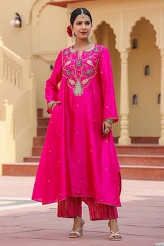 Buy Blue Brocade Hand Embroidered Floral Handwoven Straight Kurta Pant Set For Women by Sobariko Online at Aza Fashions. Kurta And Palazzo, Pink Kurta, Resham Work, Kurta Set For Women, Palazzo Set, Embroidered Neckline