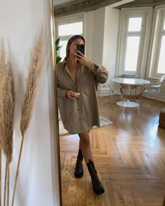 Boyfriend Shirt Outfits, Aylin Koenig, Oversized Shirt Outfit, Outfit Oversize, Shirt Dress Outfit, Oversized Shirt Dress, Causual Outfits, Denim Shirt Dress, Boyfriend Shirt