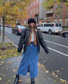 70s Platform Shoes Outfits, Cardigan Layering Outfit, Dress Over Jeans Outfit, Fall Denim Skirt Outfits, Denim Maxi Skirt Outfit, Denim Skirt Outfit, Skirt Outfit Fall, Maxi Denim Skirt, Oufits Casual