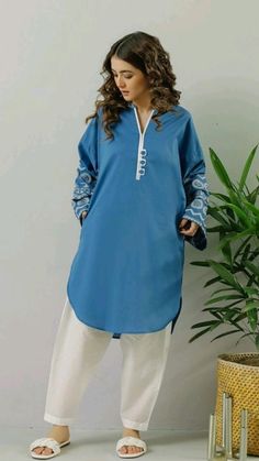 Kurta And Jeans Outfit Women, Dress Desinge, Salwar Collection, Office Embroidery, Message Ringtone, Stylish Short Dresses, Pakistani Fancy Dresses