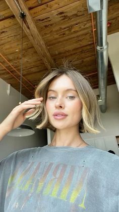 Pixie Haircut Fine, Hair Colors To Try, Women's Haircuts, Pixie Haircut Fine Hair, Bob Hair Color, Honey Blonde Hair, Dark Blonde Hair, Blonde Hair Inspiration