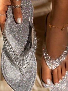 Liane® | Chic and light sandals Rhinestone Flip Flops, Slippers Outfit, Aesthetic 2023, Women Heel, Shoes Aesthetic, Glitter Flats, Purple Details, Slippers Summer, Purple Mini Dresses