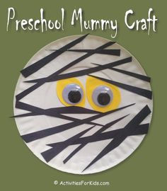 a paper plate with an image of a zebra's face and the words preschool mommy craft