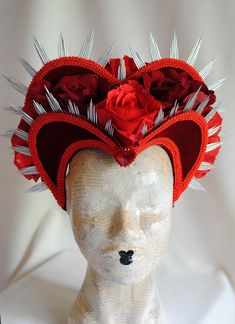 Queen of Hearts Costume Headdress W/ Rosesvalentine Red Heart - Etsy Queen Of Hearts Headpiece, Splore Costumes, Wonderland Festival, Red Queen Costume, Queen Of Hearts Halloween Costume, Queen Of Hearts Halloween, Roses Valentine, Alice In Wonderland Diy, Heart Halo