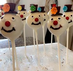 cake pops decorated like snowmen with hats on them