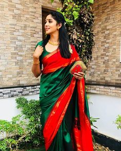 Red And Green Silk Saree, Saree Styles For Farewell, Kancheepuram Saree, Red Saree Wedding, Red Silk Saree, Saree Photography, Green Silk Saree, Silk Kurtis