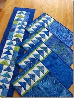 Geese Across the Table Quilted Placemat Patterns, Green Quilts, Quilted Placemats, Patchwork Table Runner, Flying Geese Quilt, Bed Runners, Quilted Table Runners Patterns, Table Quilts, Place Mats Quilted