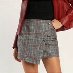 Lulu's Nwt Certified Favorite Black Plaid Button-Front Mini Skirt Sturdy, Woven Twill Fabric, With A Plaid Pattern (In Shades Of Black, White, And Red), Shapes This Chic Skirt That Has A High-Waisted Fit And An Overlapping Panel, Accented By Decorative Round Buttons. The Asymmetrical, Mini Hem Styles Perfectly Size: Large Condition: New Without Tags (Extra Buttons Still Attached) Brand: Lulu's Fall Skort With Button Closure For Workwear, Workwear Mini Skirt With Button Closure For Winter, Winter Mini Skirt With Button Closure For Workwear, Winter Workwear Mini Skirt With Buttons, Winter Workwear Mini Skirt With Button Closure, Fall Mini Skort With Button Closure, Winter Gray Mini Skirt, Trendy Buttoned Mini Skirt For Winter, Black Skirt With Snap Buttons For Fall