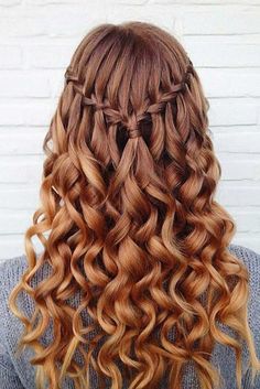 Half up half down prom hairstyles are really trendy this season. Check out our photo gallery of the most fabulous hairstyles to get inspired. Waterfall French Braid, Waterfall Braid With Curls, Down Hairstyles For Long Hair, Nyc Pics, Easy Curls, Pattern Hair, Cape Pattern, Bun Maker, Hair Chalk