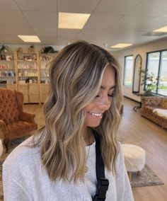 Easy Upkeep Blonde Hair, Cool Brown With Blonde Highlights, Bronde Haircolor Medium Hair, Hair Highlights For Dark Hair Blonde, Mom Hair Color Ideas, Light Highlights On Dirty Blonde Hair, Blonde Going Brunette, Low Lights On Dirty Blond, Cool Toned Bronde Haircolor