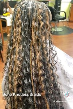 Different Color Brown Knotless Braids, Black Brown Knotless Braids, Peakaboobraids Boho, Boho Colored Braids, Boho With Color Braids, Brown Hair Colors Braids, Brown Braids On Black Hair, Peek A Boo Goddess Braids, Black And Honey Blonde Braids