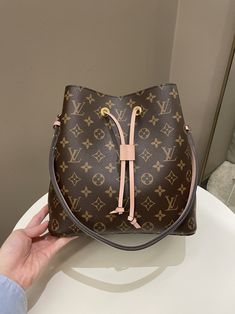 Louis Vuitton Neonoe MMMonogram Rose Poudre GHW26 x 26 x 17.5 cmAdjustable strapFeb 20209.7/10 Like New (inevitable scratches on the hardware, minimal sign of use otherwise almost like new)Includes full set box, dust bag and receiptRTP 2990 sgdPrice now 2090 sgd 1590 usd CN5432-04 Louis Vuitton Supreme Bag, Louis Vuitton Handbags Neonoe, Louis Vuitton Neonoe Organizer, Louis Vuitton Objets Nomades, Néonoé Mm, Louis Vuitton New Wave Chain Bag, Louis Vuitton Neonoe, Mm Monogram, Girl Backpacks School