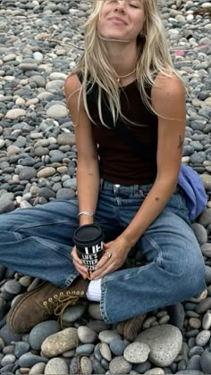 Brown tank top, blue jeans, granola, girl, round boots, gold jewelry Ocean Grandma Aesthetic, Record Shop Outfit, 70s Surfer Style, Carrie Bankston Outfits, West Coast Road Trip Outfit, Soft Natural Workout Clothes, Cool Style Aesthetic, Elevate My Style, Minimalist Outdoorsy Style