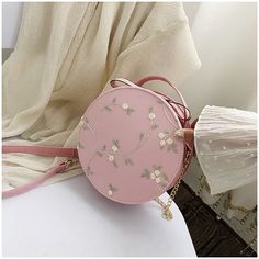 Brand Name: DRANECYLining Material: polyesterShape: CircularPlace Of Origin: FU JIAN ProvinceHandbags Type: Shoulder BagsTypes of bags: Shoulder Crossbody BagsOrigin: CN(Origin)Main Material: PUClosure Type: zipperHardness: SoftExterior: NONEStyle: FashionModel Number: HS198Occasion: VersatileGender: WOMENPattern Type: FloralNumber of Handles/Straps: SingleInterior: Cell Phone PocketDecoration: LaceDecoration: FlowersItem Type: Handbags Dress Couple, Lady Office, Flower Chain, Dinner Outfit, Model Style, Tops Blouse, Round Bag, Fresh Flower, Women Handbag