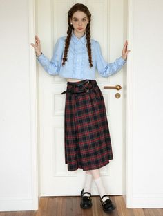 This is a Scottish skirt with a harmonious check pattern throughout. This skirt has a thick waistband, a simple two tuck on one side, and a pleated detail on the other, so you can style it to suit your desired mood. - Two sets of belt loops allow for unique expression with multiple belts.- Midi length allows for comfortable movement- Can be worn in any season Classic Plaid Skirt For Fall, Classic Pleated Plaid Skirt, Plaid Relaxed Work Skirt, Fall Pleated Daywear Skirt, Fall Daywear Pleated Skirt, Plaid Full Skirt For Work, Plaid Pleated Skirt For Workwear In Fall, Scottish Style Plaid Skirt For Fall, Scottish Plaid Skirt For Fall