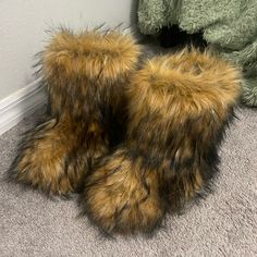 Y2k Boots Brand New Condition Comfortable True To Size Fit Message With Any Questions Please. Fluffy Boot Shoes, Brown Fur Boots, Black Fur Boots, Fur Boots Women, Y2k Boots, Fluffy Boots, Fuzzy Boots, Brown Y2k, Y2k Winter