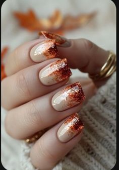 Autumn Nails Ideas Short, Oct Nail Designs, Autumnal Nail Art, Birthday Nails October, Nail Autumn Design, Autumn Holiday Nails, Fall Nail Designs Glitter, Autumn Leaves Nail Art, Nails Autumn 2024 Trends