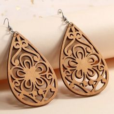 Khaki Color Wooden Droplet Shape Laser Cut Out Earrings. Center Flower Design. For Pierced Ears Only. Hangs 3.5” Long & 1.75” Wide. In New Condition. Nwt Boutique Item See Additional Listings For More Wood Jewelry. (Drawer #1) Laser Engraved Earrings, Laser Cut Wood Earrings, Water Drop Earrings, Droplet Earrings, Embellished Fashion, Laser Ideas, Laser Engraved Ideas, Laser Cut Jewelry, Laser Cut Earrings