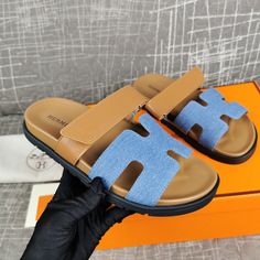 Size: Standard Size It comes with Dust box, Care manual, Tag, and Paper bag.Size Guide: Louis Vuitton Cap, Louis Vuitton Jewelry, Hermes Shoes, Louis Vuitton Belt, Birkin 25, Burberry Belt, Leather Denim, Women Sandals, Brown Sandals