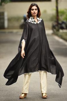 Shop for Vara by Vibha n Priti Black Silk Chanderi Tunic for Women Online at Aza Fashions Cape Dresses, Black Kaftan, Embroidered Kaftan, Kaftan Designs, Tunics Online, Kaftan Style, Designer Jumpsuits, Boutique Dress Designs, Sharara Set