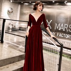 Vestidos Color Vino, Prom Dress Burgundy, Burgundy Evening Dress, Mode Turban, Burgundy Velvet, How To Measure, Dress Silhouette, Long Prom Dress, On The Shelf