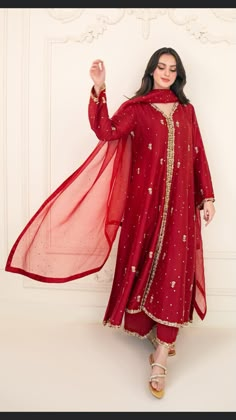 Dresses For Women Traditional, Indian Formal Wear, Ethnic Fashion Indian, Punjabi Dress Design, Casual Bridal Dress, Pakistani Party Wear Dresses, Pakistani Party Wear, Designer Salwar Kameez, Pakistani Fashion Party Wear