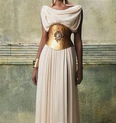 Roman Woman Hairstyles, Roman Goddess Dress, Greek Mythology Party, Athena Outfit, Roman Dresses, Gladiator Outfit, Toga Outfit, Ancient Fashion, Roman Dress