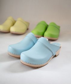 Looking for your VERKA size? Please measure your feet and compare the longest measurement to our style-specific size guide below.Fit: Regular Leather: Traditional Base: European Lime Wood Cloudless and dreamy, True Blue Wooden clogs. Break them in and show them off when you are out and about. Light Blue Pantone, Blue Pantone, Nurse Gear, Mens Clogs, Wooden Clogs, Visa Card, Leather Clogs, Carrie Bradshaw, True Blue