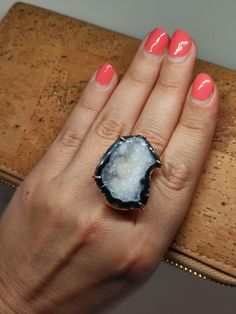 Introducing our stunning Geode Rings - nature's hidden treasures transformed into exquisite jewelry! Each Geode Ring showcases the unique beauty of geodes, with their captivating crystals and vibrant colors. Elevate your style and connect with the Earth's natural wonders. Discover the magic of geodes with our Geode Rings today! 🔸Adjustable band ring  🔸30mm stone size 🔸Color may vary according to lighting 🔸Gold filled We offer  🔸Fast shipping  🔸Free shipping eligible orders  🔸Polishing clo Cool Rings, Rock Ring, Large Geode, Rough Stone Ring, Geode Ring, Rock Rings, Raw Crystal Ring, Unique Beauty, Rings Cool