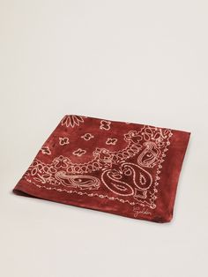 A unique, timeless collection that encompasses the essence of Golden Goose, designed to remain with you every day and accompany your highs and lows, come rain or shine. A plunge into our archives: this burgundy pure silk scarf features a contrasting paisley pattern. Forever, for you. Silk Scarf Design, Burgundy Scarf, The Golden Goose, Golden Family, Never Grow Old, Pure Silk Scarf, Custom Gift Wrapping, Lace Jewelry, Rain Or Shine